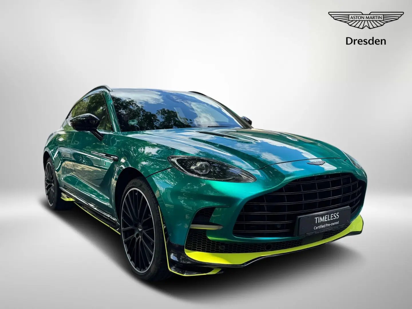 ASTON MARTIN DBX 707