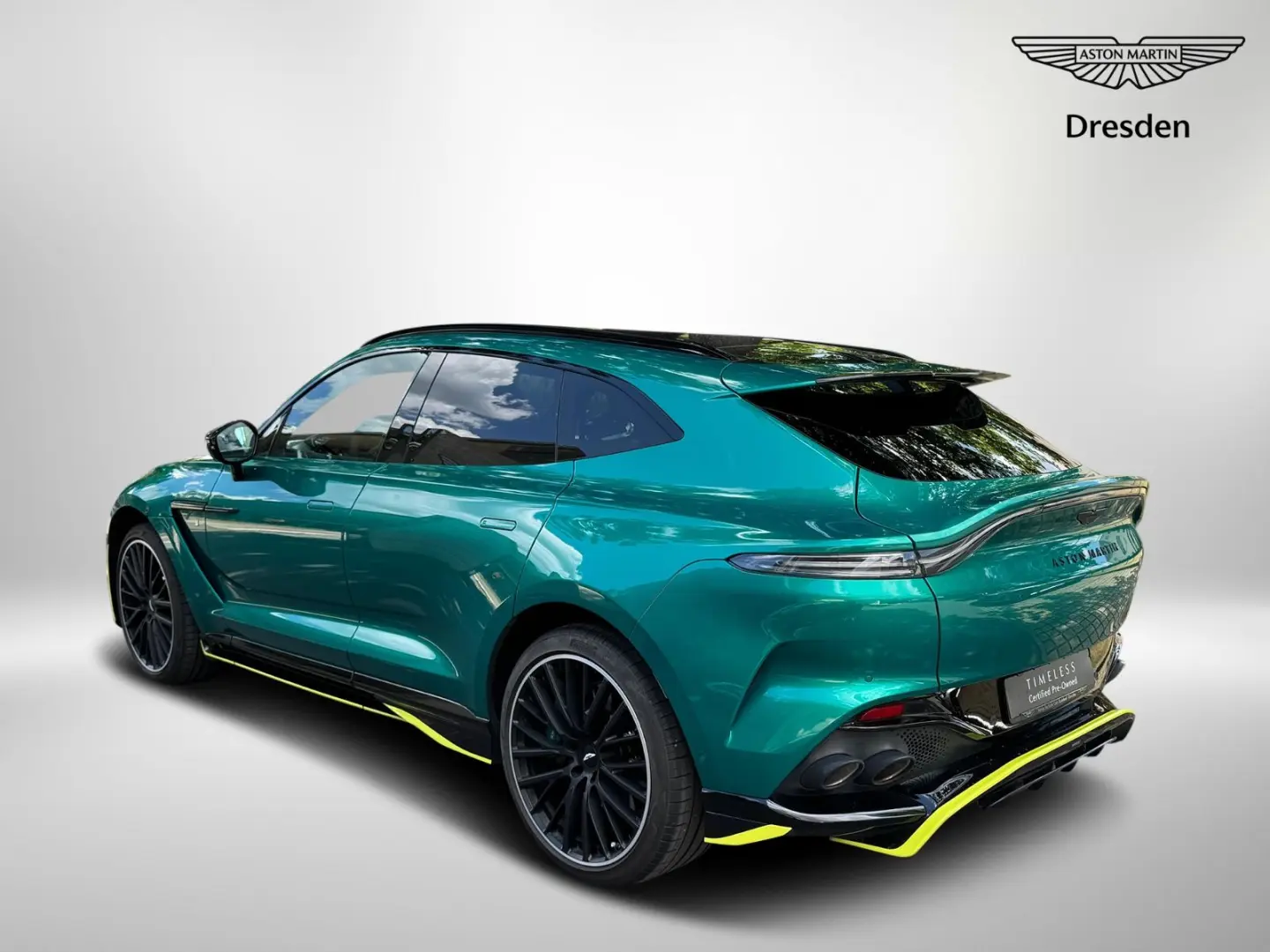 ASTON MARTIN DBX 707