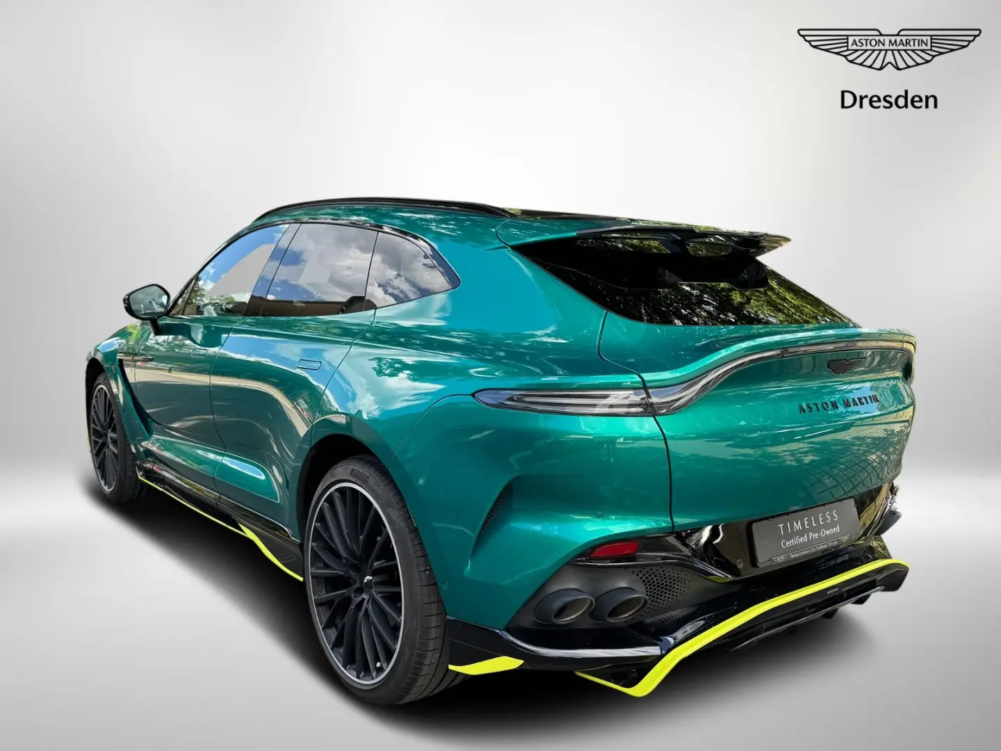 ASTON MARTIN DBX 707