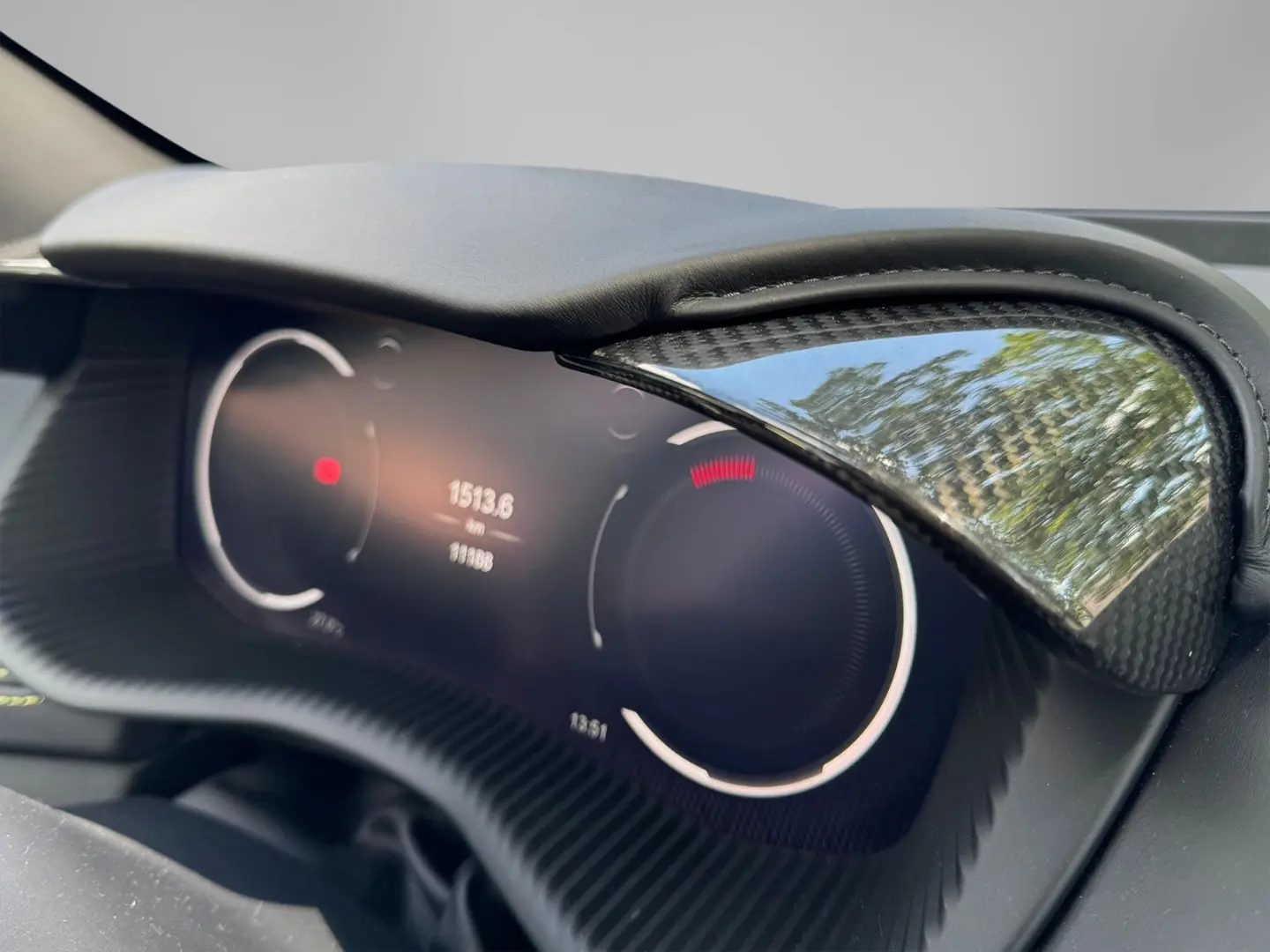 ASTON MARTIN DBX 707