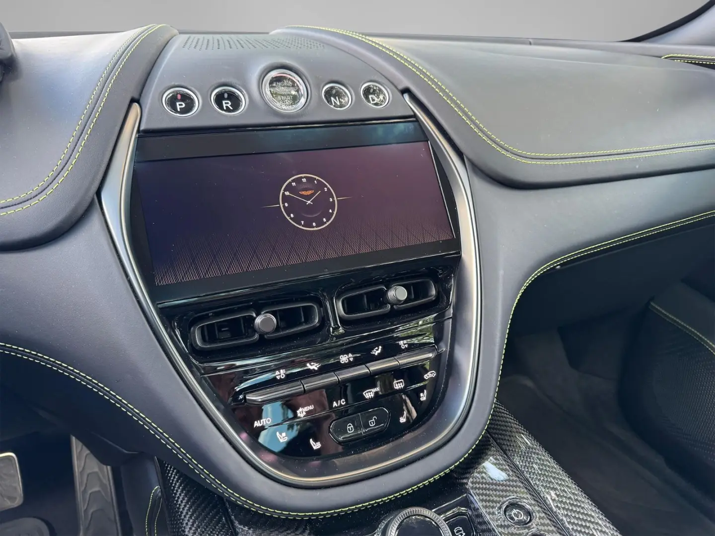 ASTON MARTIN DBX 707