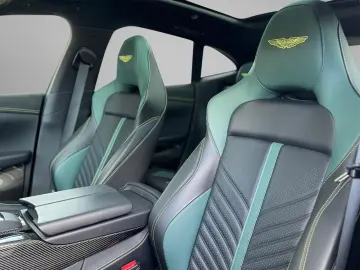 ASTON MARTIN DBX 707