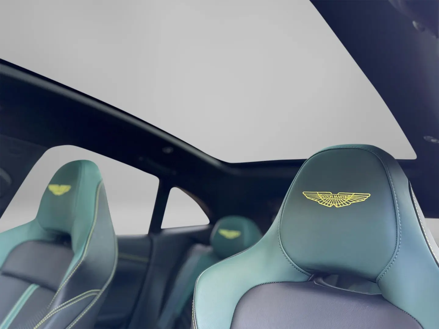 ASTON MARTIN DBX 707