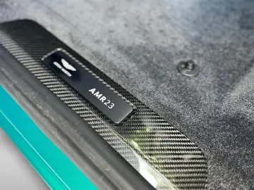 ASTON MARTIN DBX 707