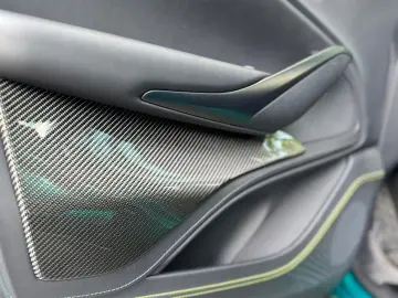 ASTON MARTIN DBX 707