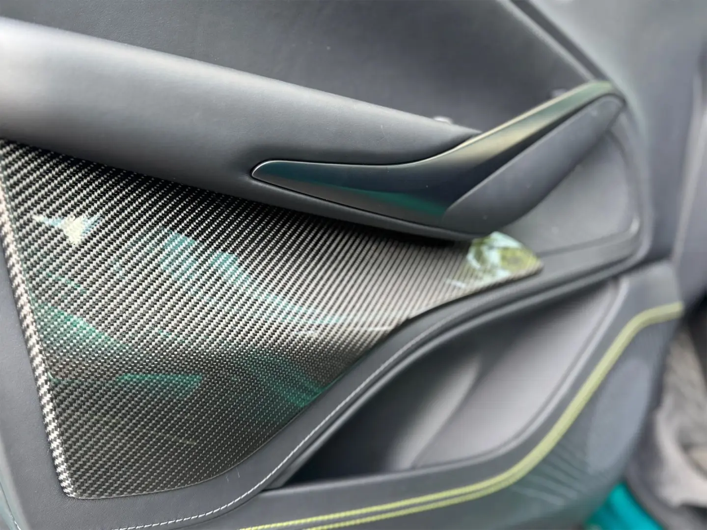 ASTON MARTIN DBX 707