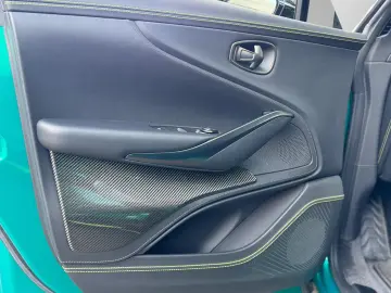 ASTON MARTIN DBX 707