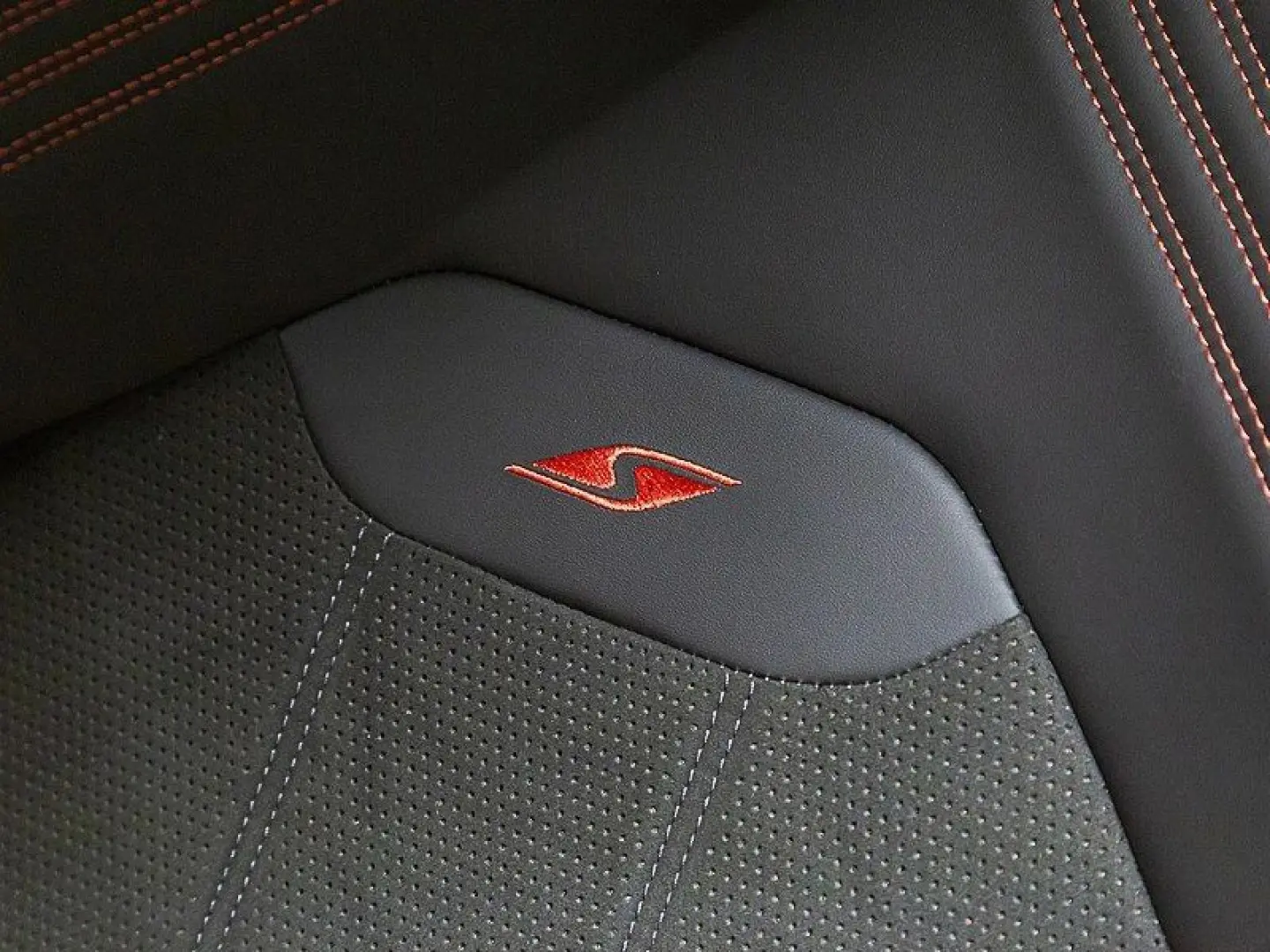 BENTLEY Bentayga V8 S  NAIM Carbon Styling