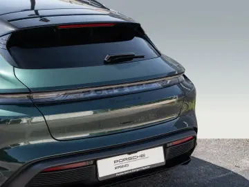 Porsche Taycan 4S Cross