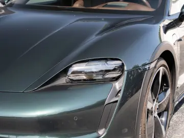 Porsche Taycan 4S Cross