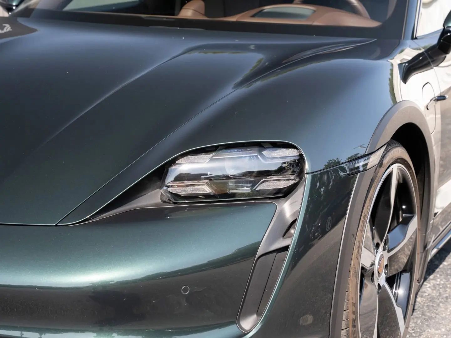 Porsche Taycan 4S Cross