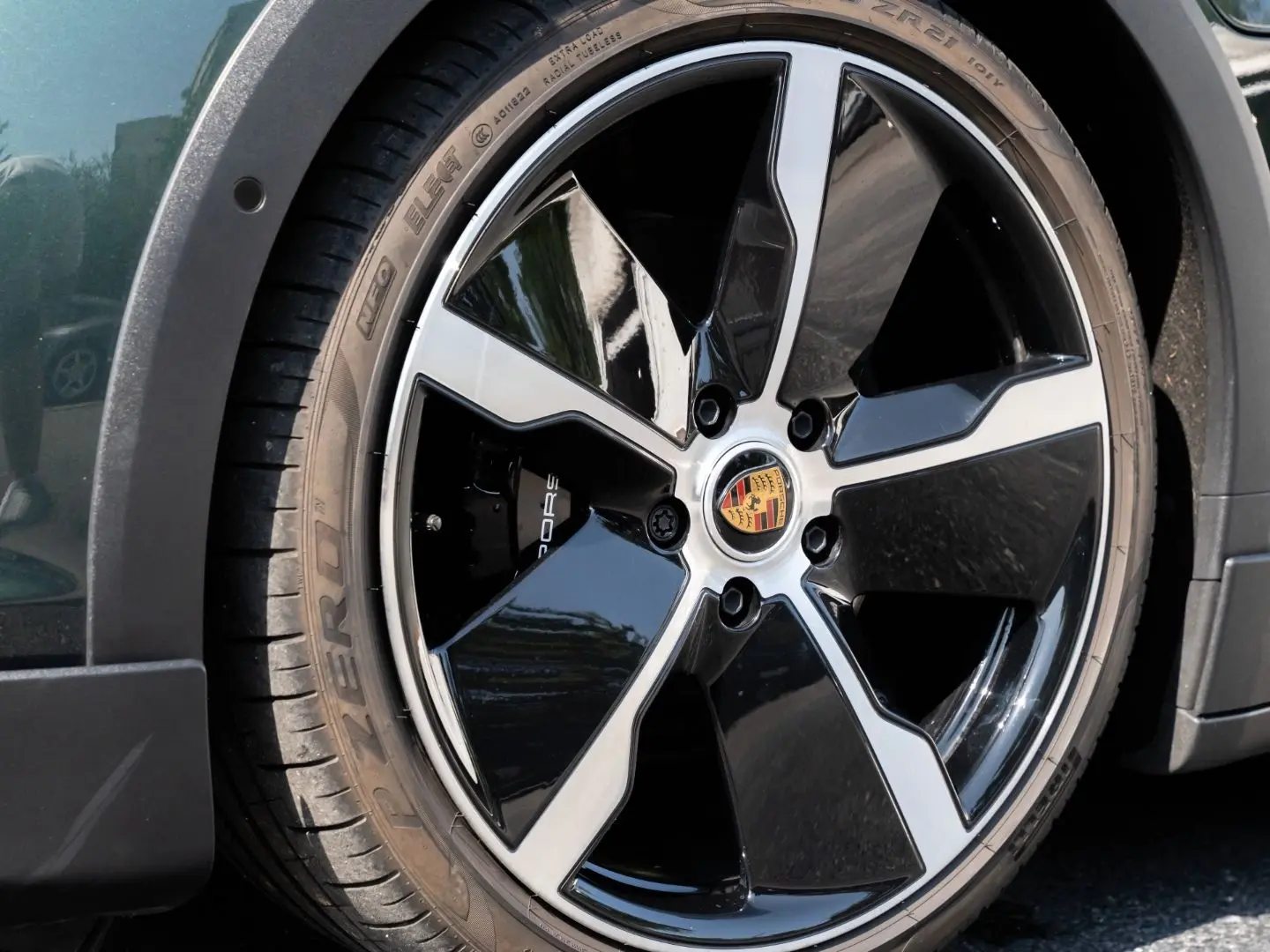 Porsche Taycan 4S Cross