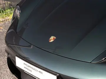 Porsche Taycan 4S Cross