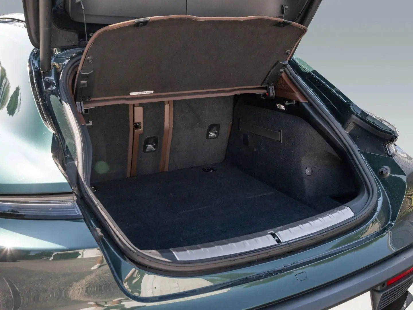 Porsche Taycan 4S Cross