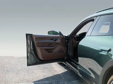 Porsche Taycan 4S Cross