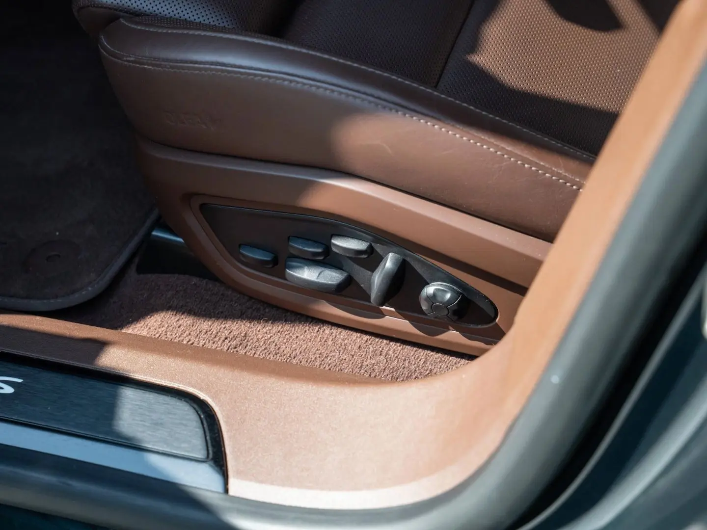 Porsche Taycan 4S Cross