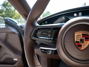 Porsche Taycan 4S Cross