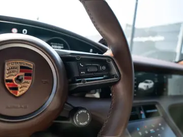 Porsche Taycan 4S Cross