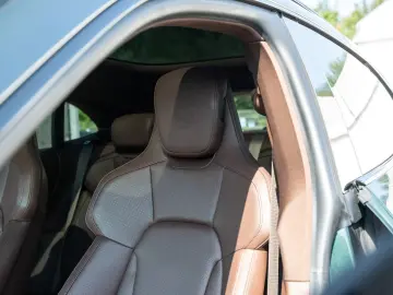 Porsche Taycan 4S Cross