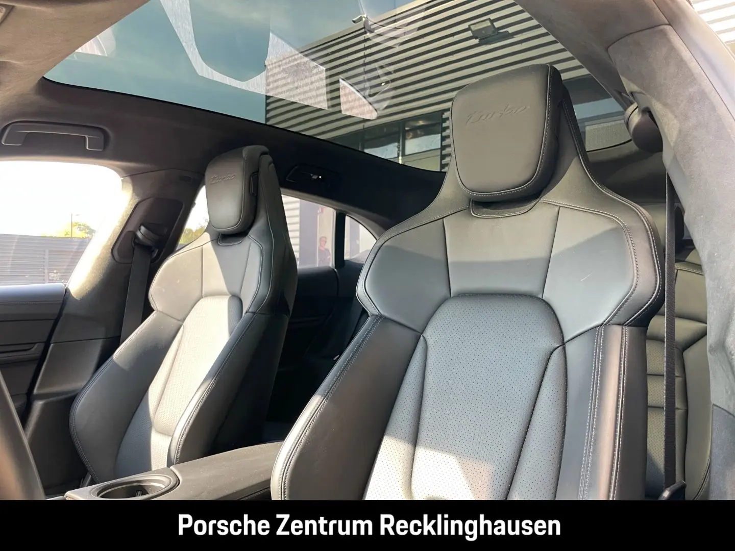 Porsche Taycan Turbo Cross