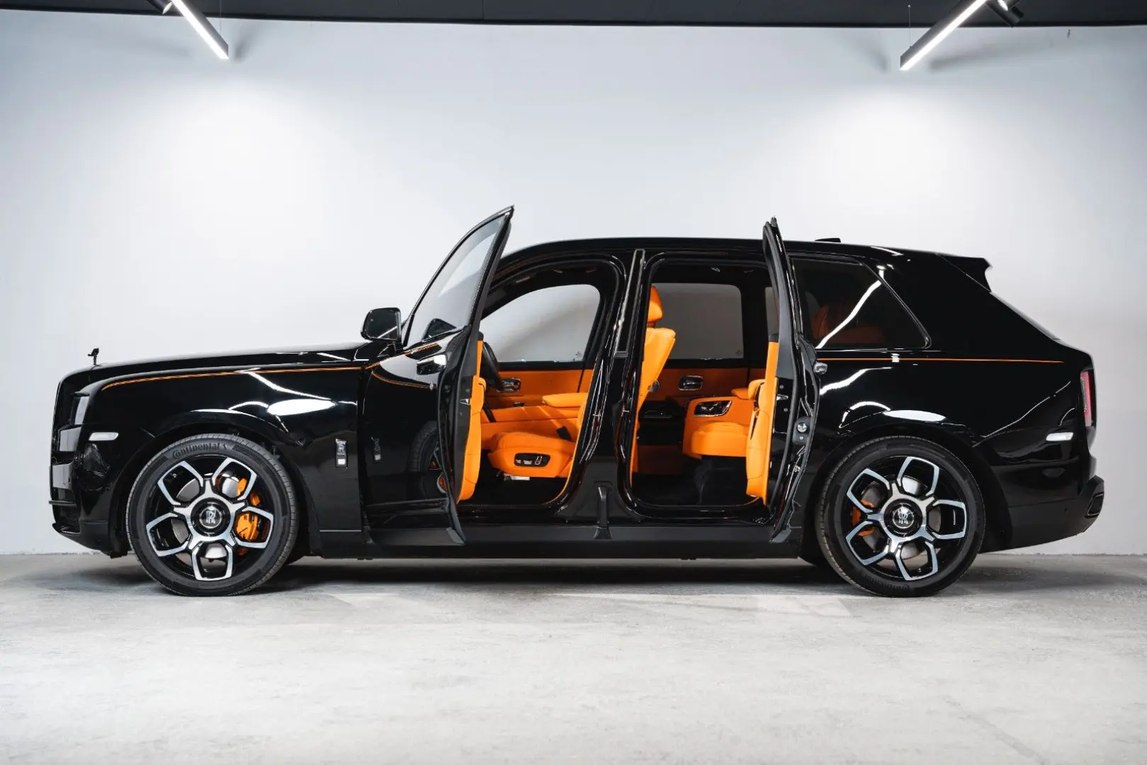 Cullinan Black Badge  FULL OPTION