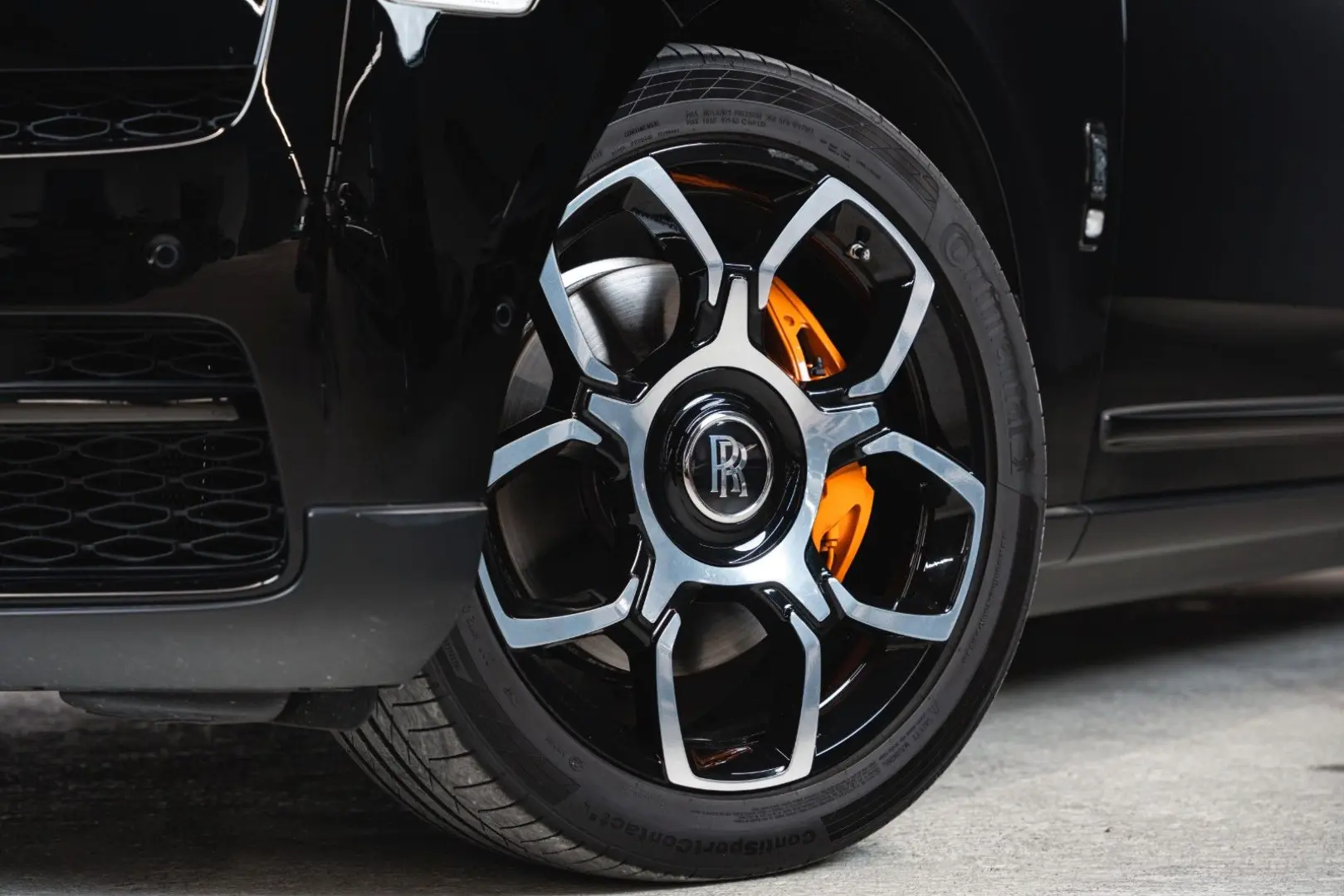 Cullinan Black Badge  FULL OPTION