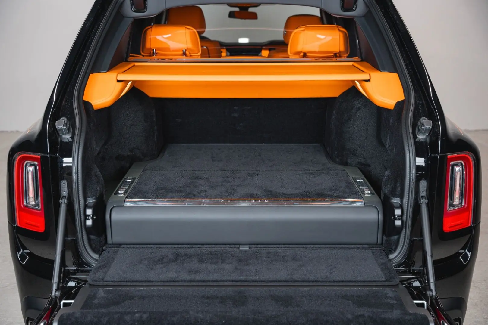 Cullinan Black Badge  FULL OPTION