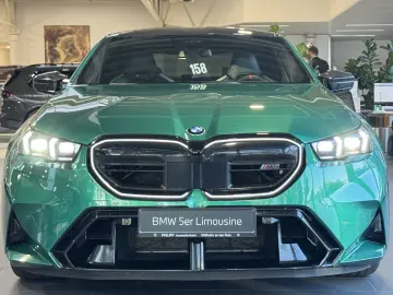 M5 Limousine M Drivers P. Ultimate B&W AHK 0 5%