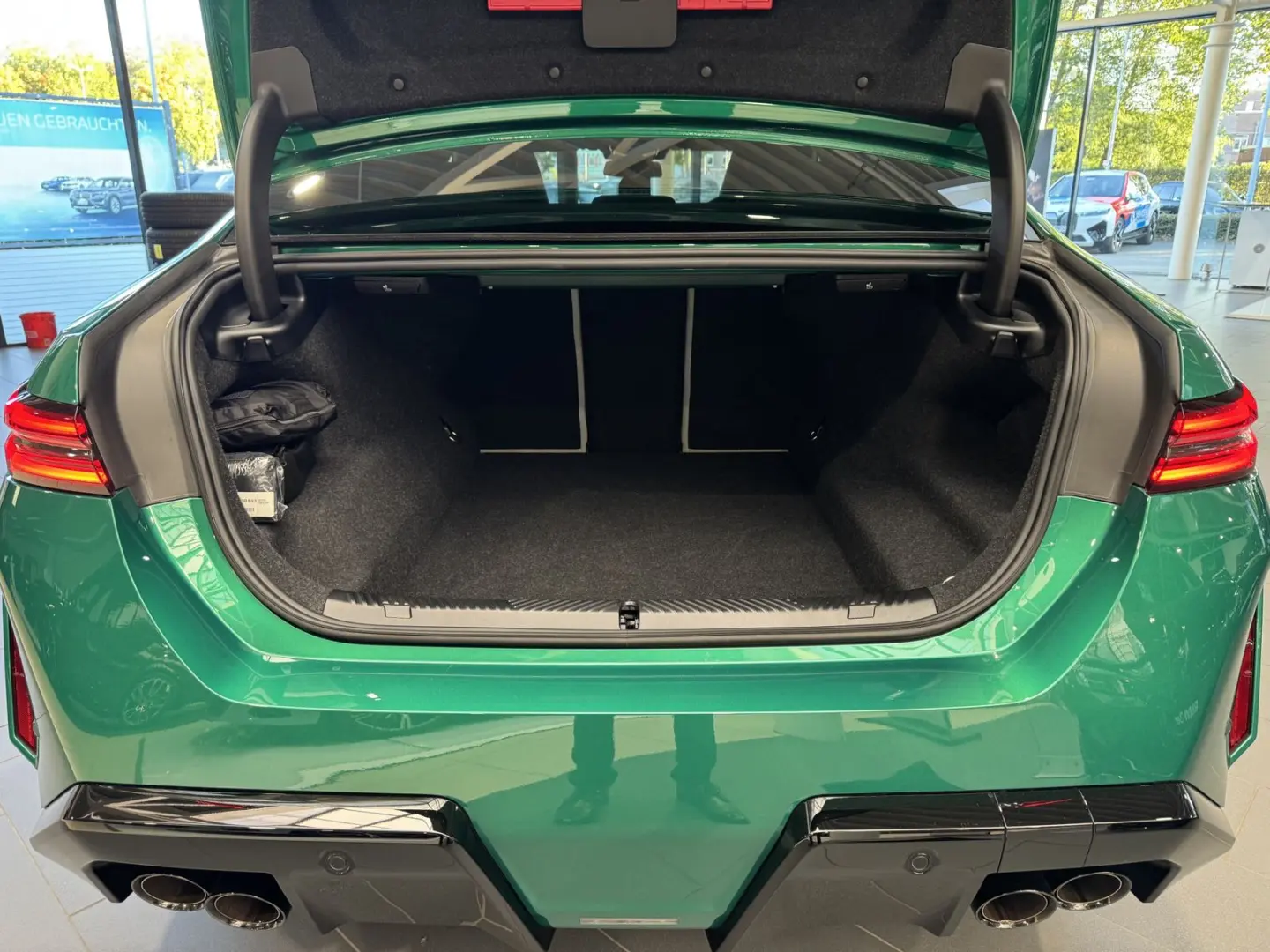 M5 Limousine M Drivers P. Ultimate B&W AHK 0 5%