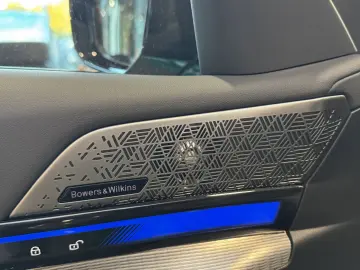 M5 Limousine M Drivers P. Ultimate B&W AHK 0 5%