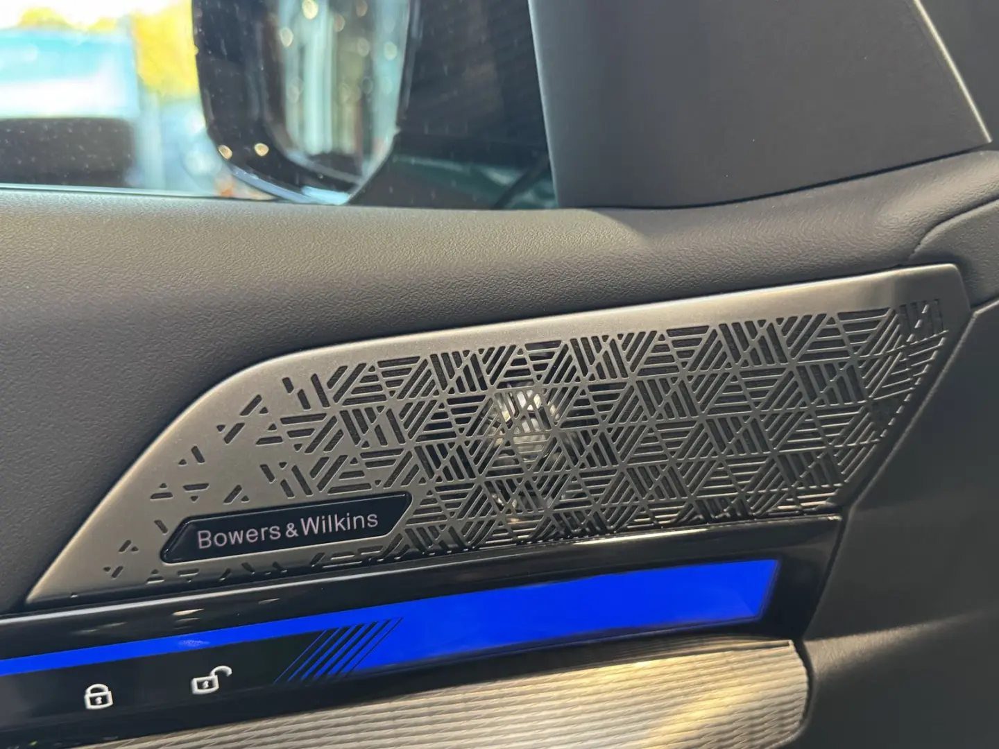 M5 Limousine M Drivers P. Ultimate B&W AHK 0 5%