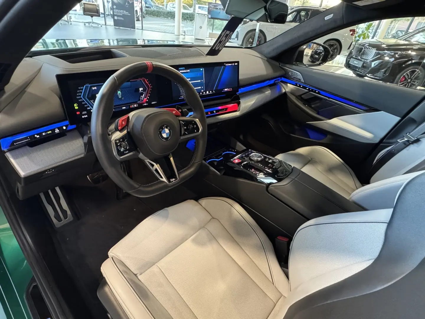 M5 Limousine M Drivers P. Ultimate B&W AHK 0 5%