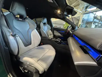 M5 Limousine M Drivers P. Ultimate B&W AHK 0 5%