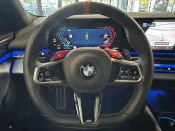 M5 Limousine M Drivers P. Ultimate B&W AHK 0 5%