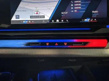 M5 Limousine M Drivers P. Ultimate B&W AHK 0 5%