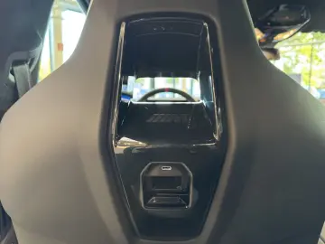 M5 Limousine M Drivers P. Ultimate B&W AHK 0 5%