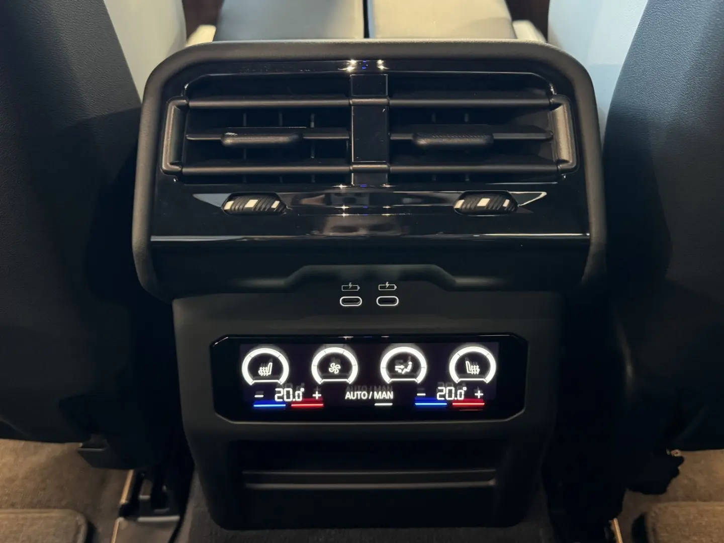 M5 Limousine M Drivers P. Ultimate B&W AHK 0 5%