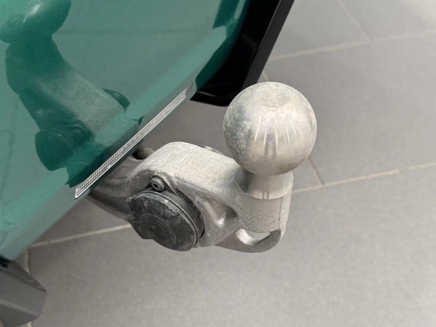 M5 Limousine M Drivers P. Ultimate B&W AHK 0 5%