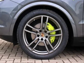 Cayenne E-Hybrid 21-Zoll Pano Luft AHK SAGA