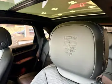 Cayenne Turbo E-Hybrid SportDesign PCCB PTS AHK