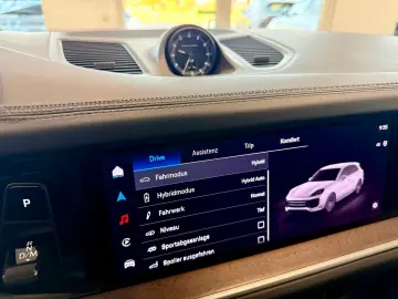 Cayenne Turbo E-Hybrid SportDesign PCCB PTS AHK