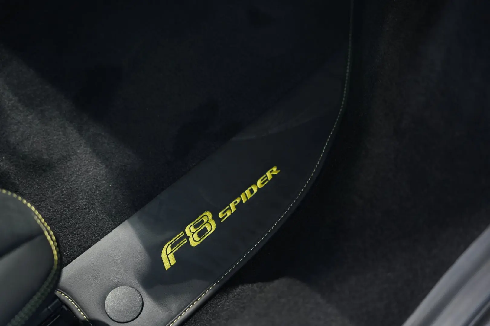 F8 Spider  Lift SOFORT Racing Daytona Alcantara