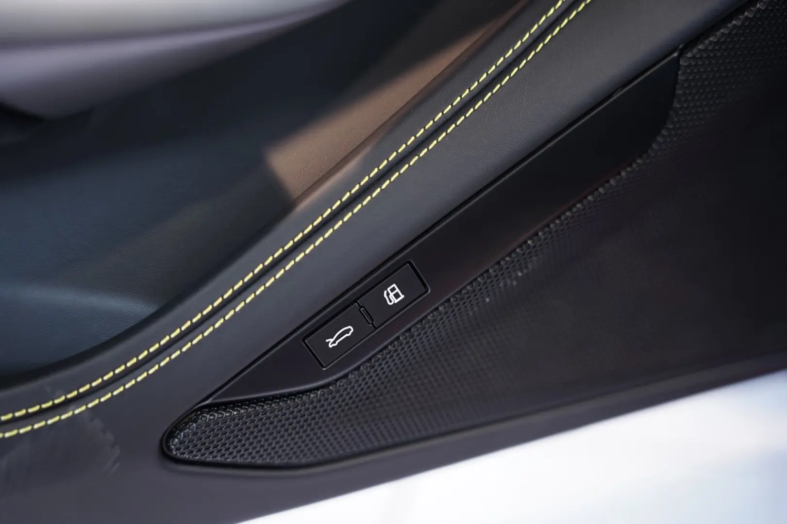 F8 Spider  Lift SOFORT Racing Daytona Alcantara