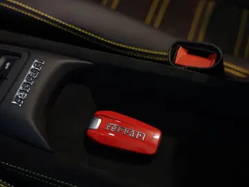 F8 Spider  Lift SOFORT Racing Daytona Alcantara