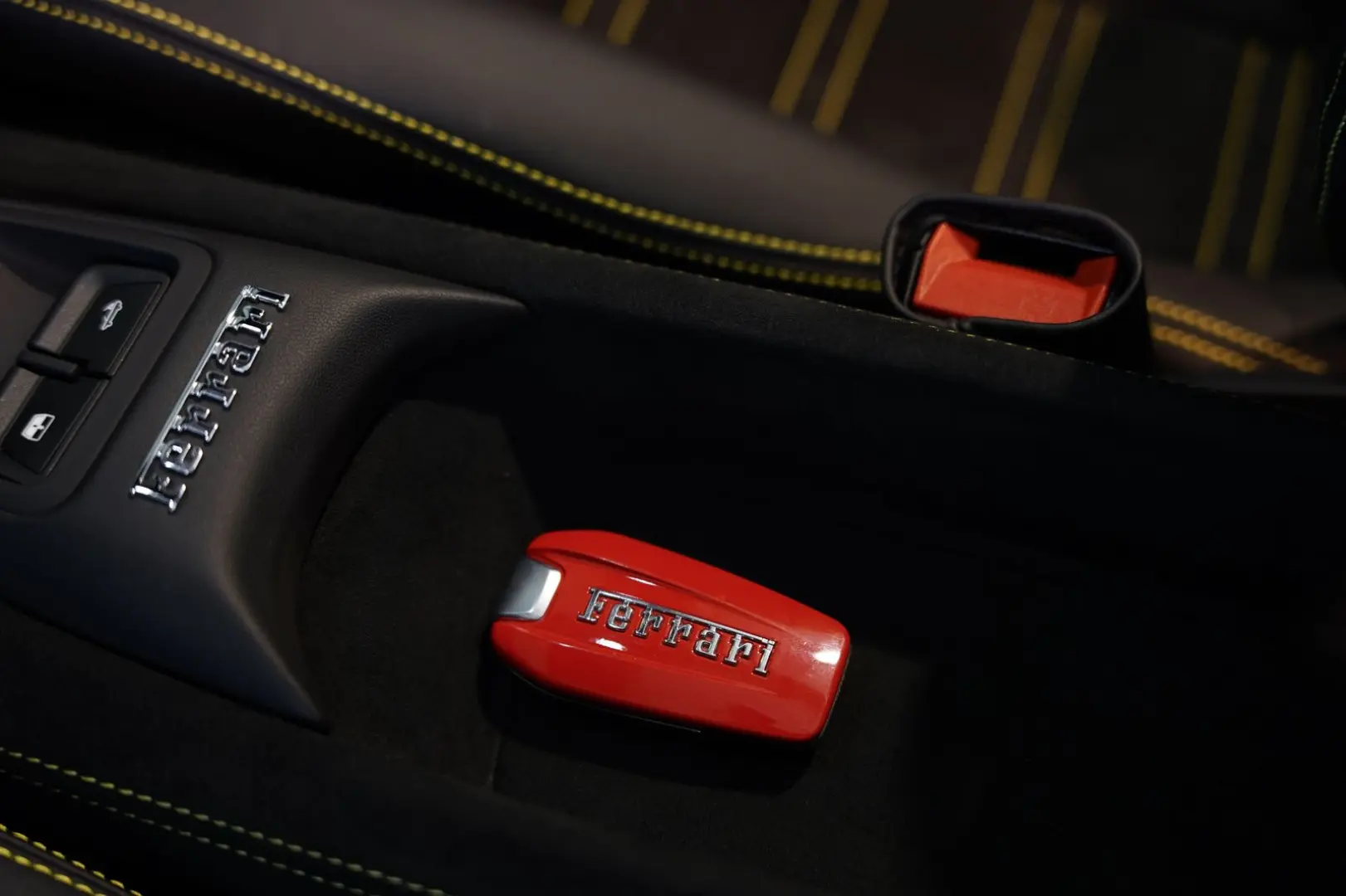 F8 Spider  Lift SOFORT Racing Daytona Alcantara