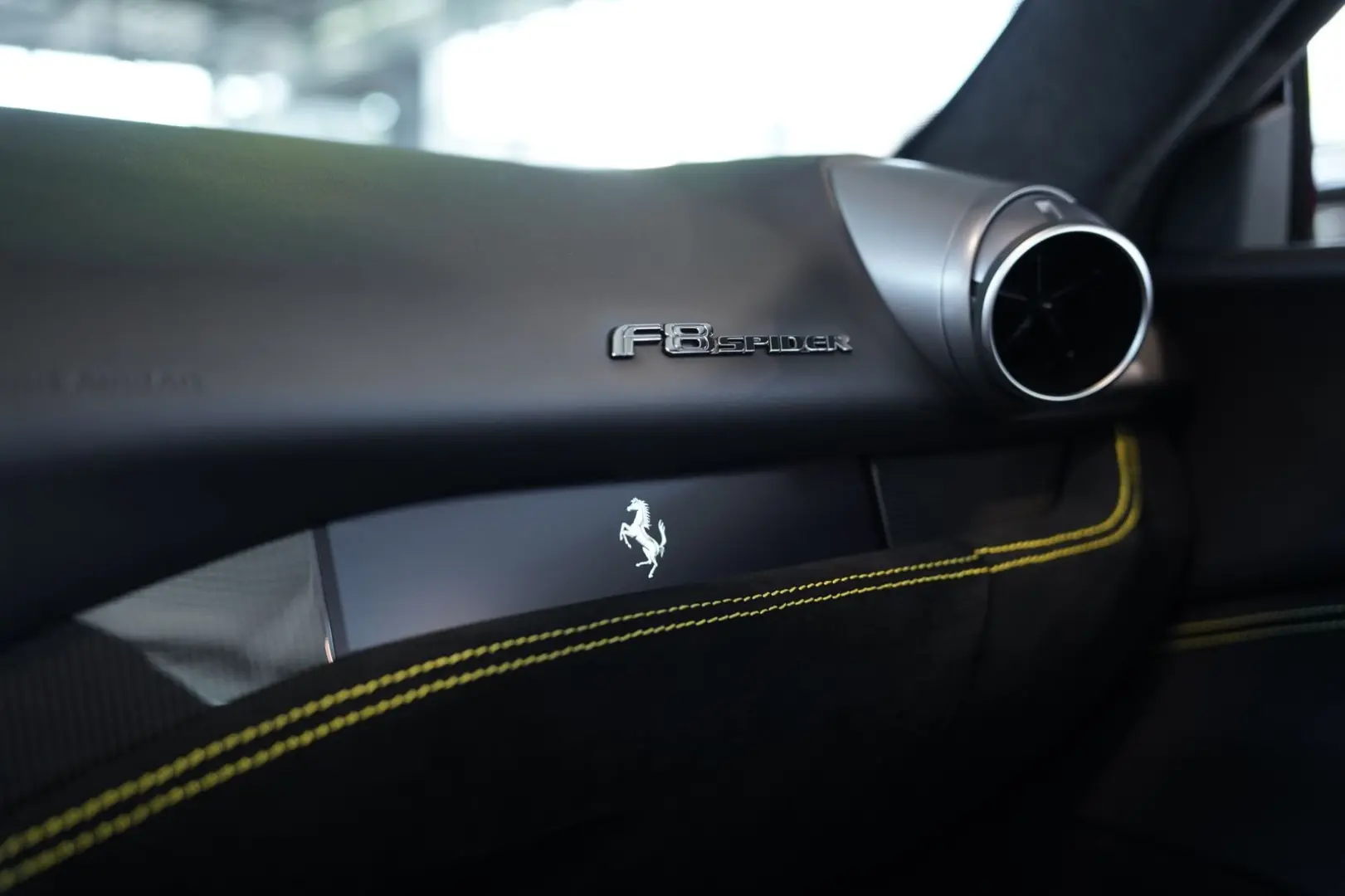 F8 Spider  Lift SOFORT Racing Daytona Alcantara