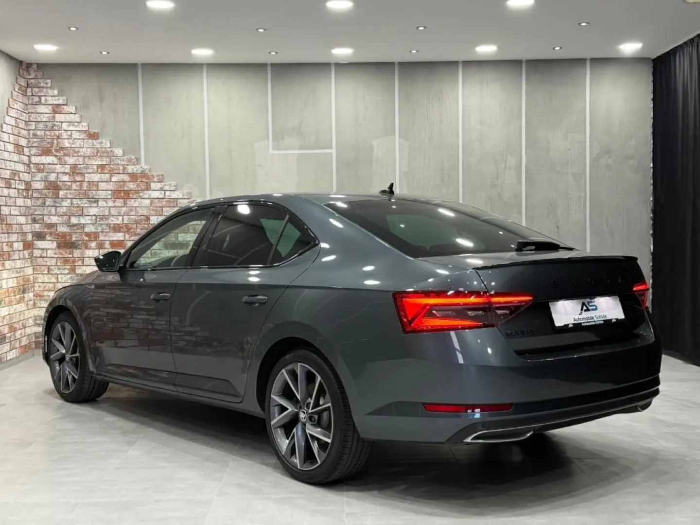 Superb 2.0 TDi Limousine Sportline Navi Leder Ma