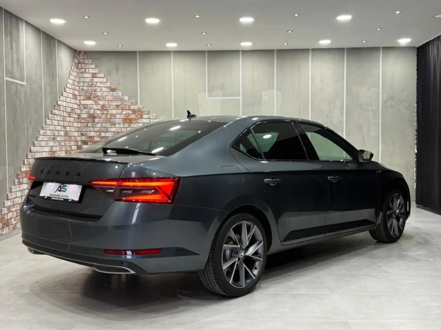 Superb 2.0 TDi Limousine Sportline Navi Leder Ma