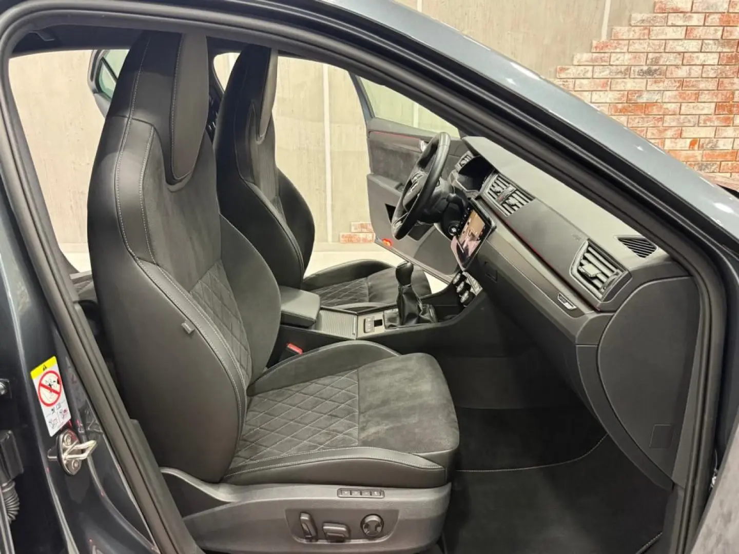 Superb 2.0 TDi Limousine Sportline Navi Leder Ma