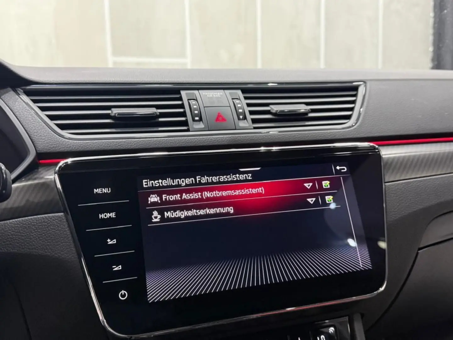 Superb 2.0 TDi Limousine Sportline Navi Leder Ma